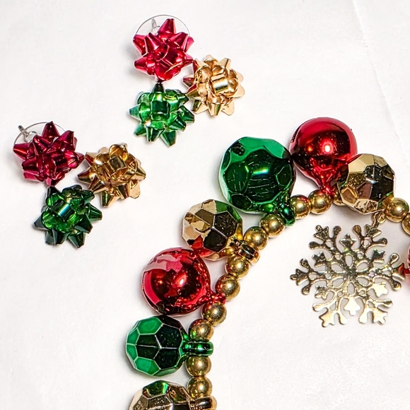 Christmas Jewelry Accessories Gift Wrap Bow Earrings & Snowflake Bells Bracelet - Picture 3 of 4